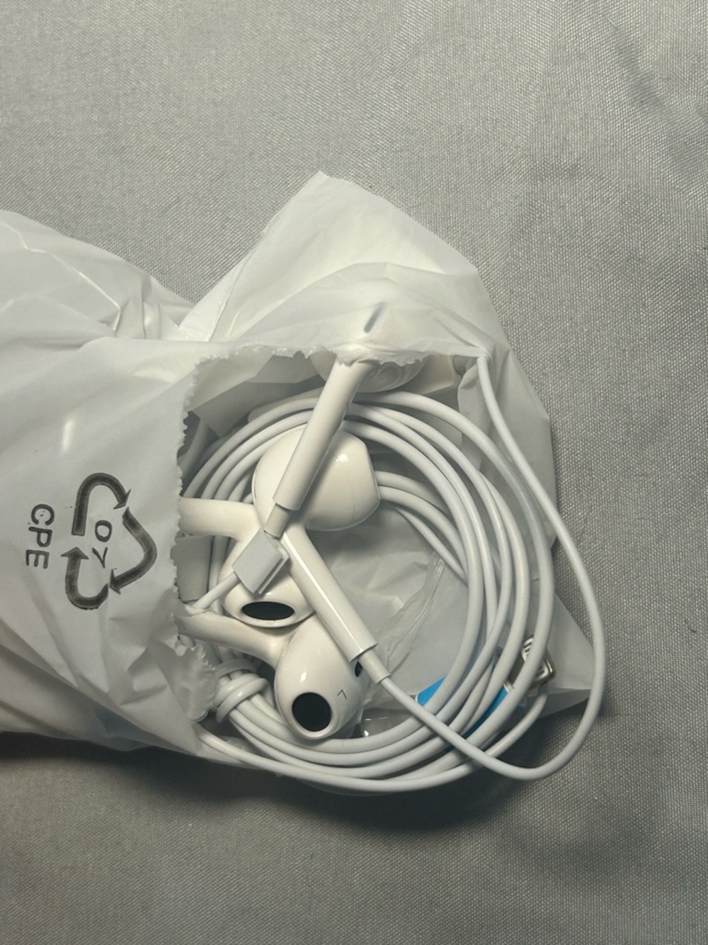 White Wired Earbuds with In-line Microphone